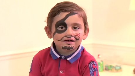 Faire un maquillage de pirate pour garçon