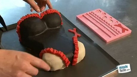 Decoration De Gateau A La Pate D Amande Minutefacile Com Decoration De Gateau A La Pate D Amande Minutefacile Com