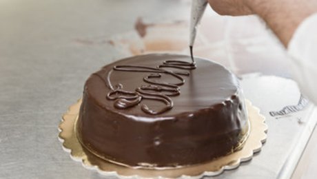 Decorer Ses Gateaux Avec Du Chocolat Minutefacile Com Decorer Ses Gateaux Avec Du Chocolat Minutefacile Com