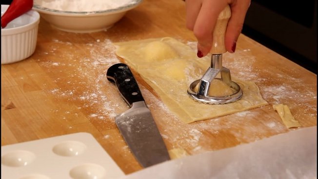 Donner leurs formes aux raviolis