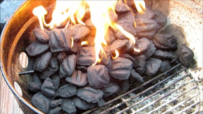 Allumez le feu avec un briquet ou des allumettes
