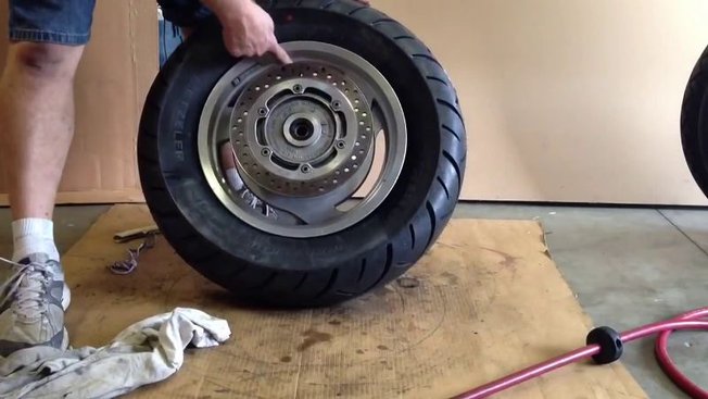 Montez le nouveau pneu