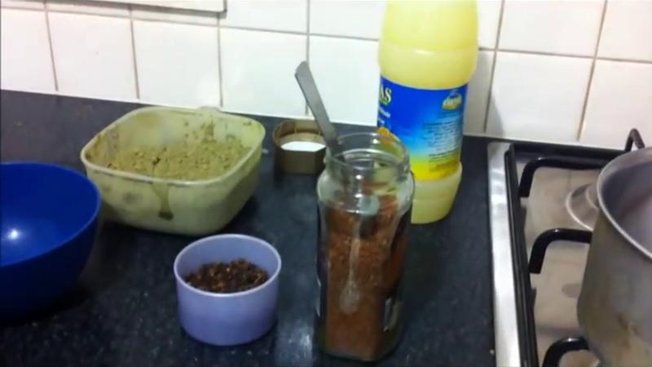 Comment préparer une pâte de henné fait maison ? - Minutefacile.com