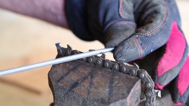 Comment Denouer Une Chaine De Tronconneuse Comment aiguiser et affuter la chaine d’une tronçonneuse