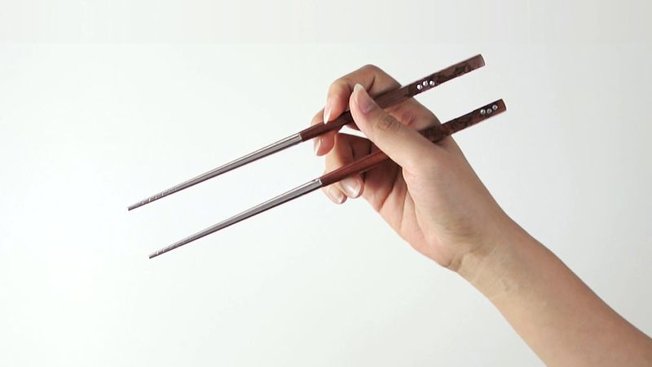 Comment Tenir Correctement Des Baguettes Chinoises Minutefacile Com