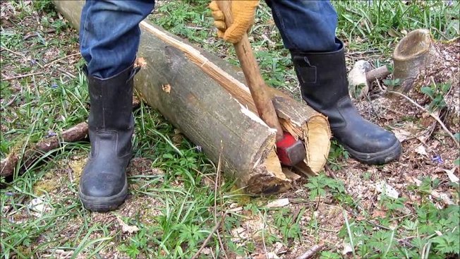 Calez le rondin de bois