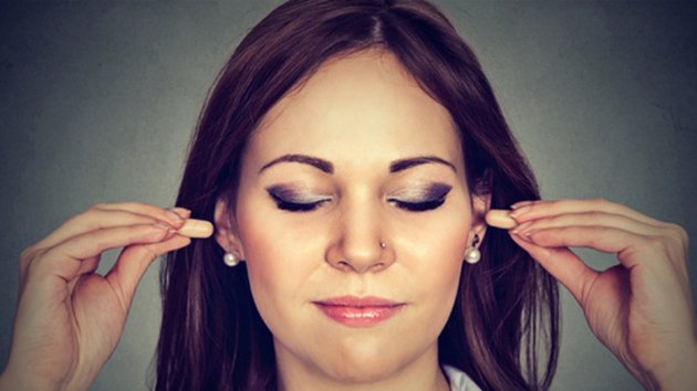 1. Utilisez des bouchons d’oreilles dans un milieu bruyant