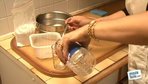 Nettoyer une casserole en inox
